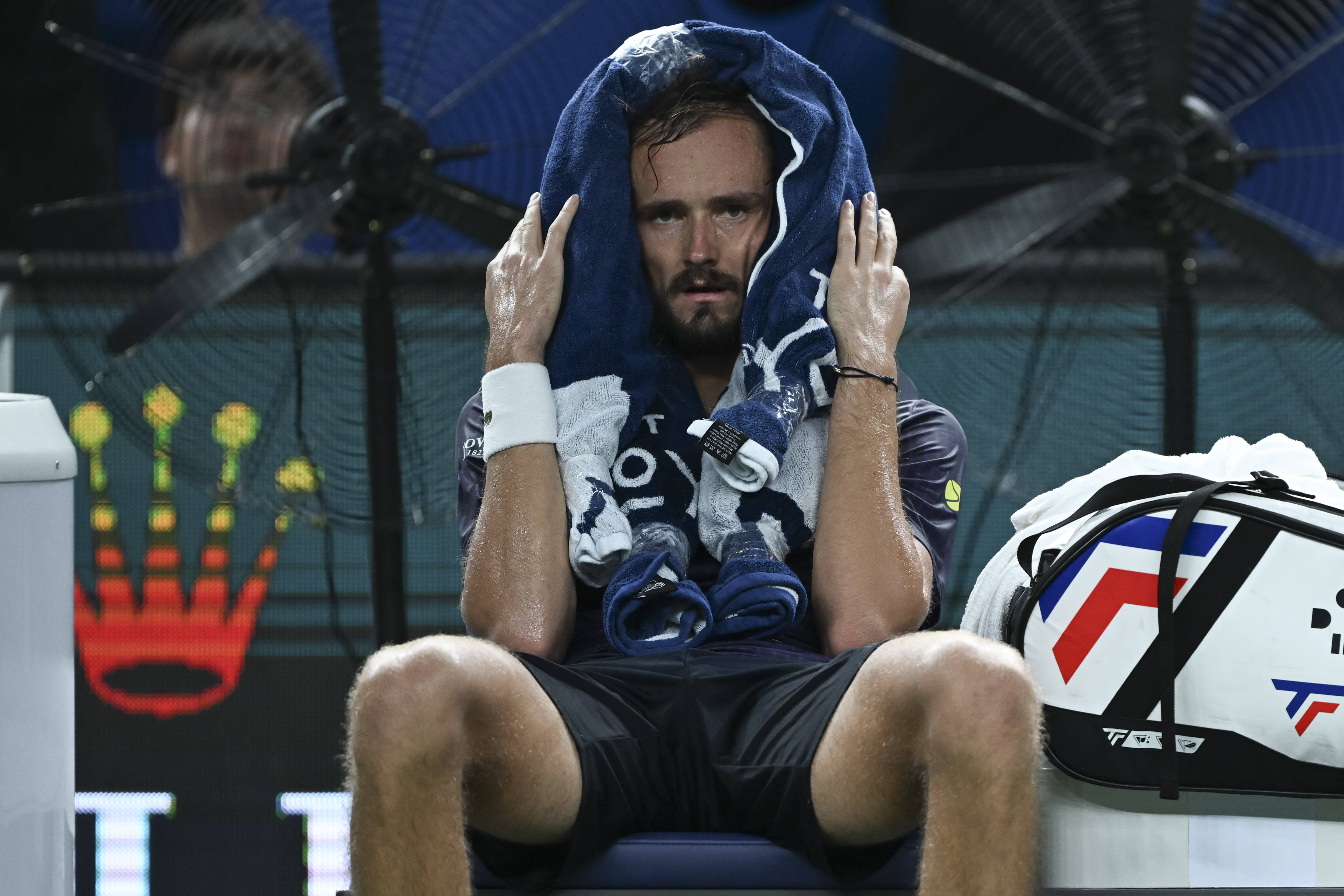 开云体育在线-关于美国网球队鏖战英国网球队，梅德韦杰夫爆发神勇的信息