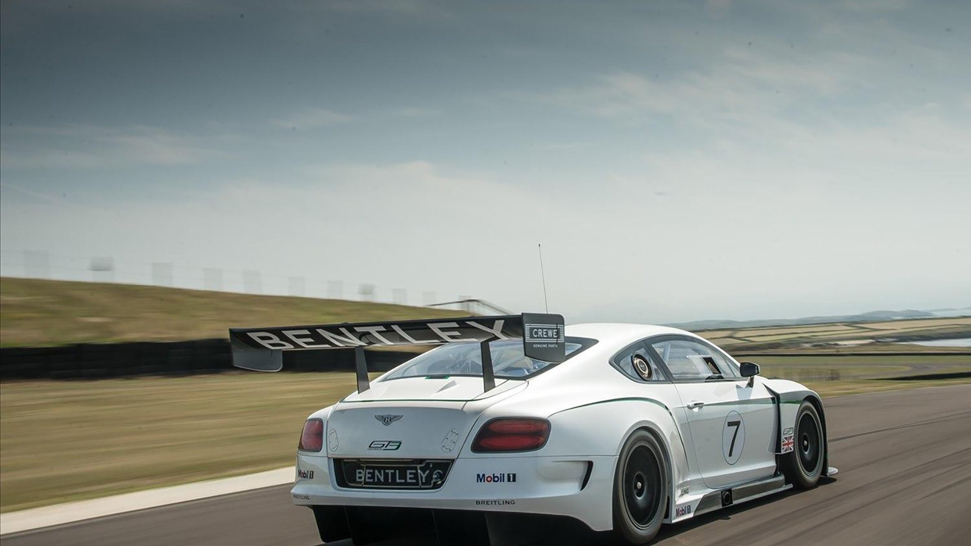 开云下载-钢铁森林，团队防守体系如何让活塞在季后赛陷入窒息牢笼