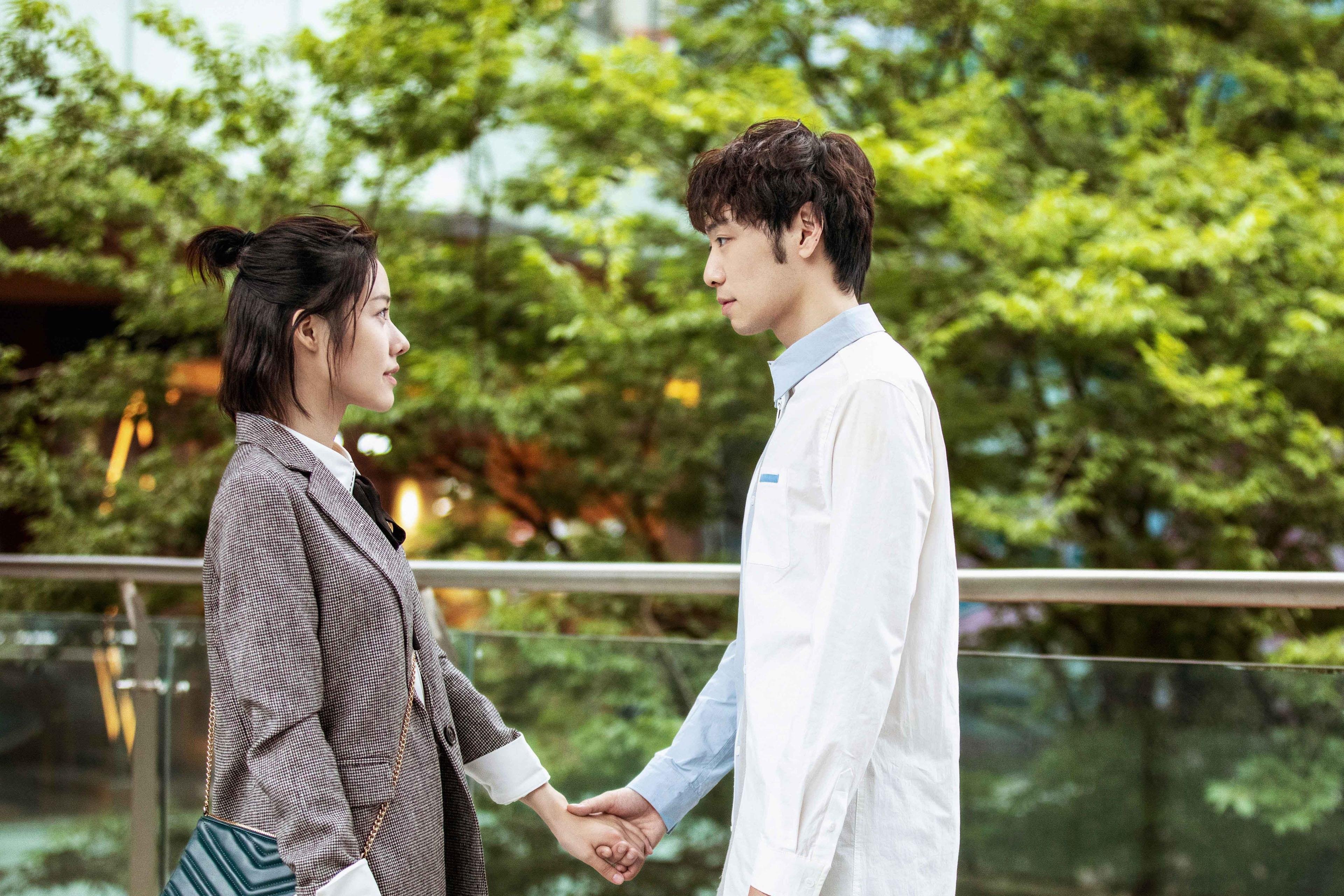 月下的异乡舞者,硝烟中的冷静焦点,恩佐如何定义新一代国家德比